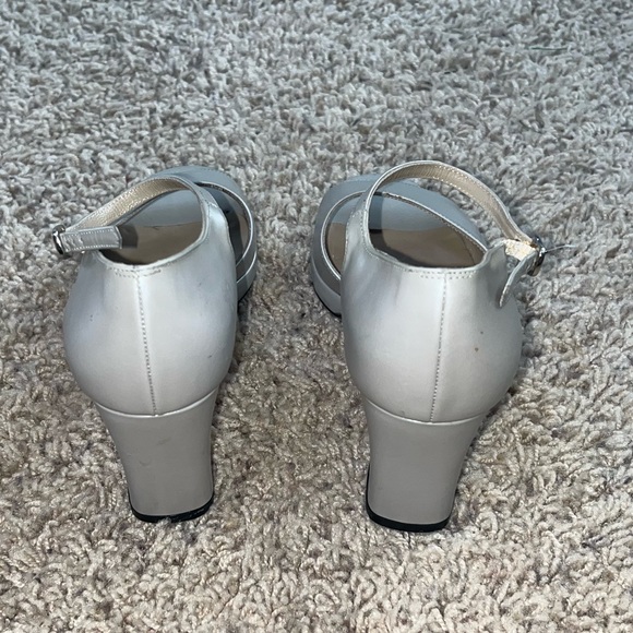 Salvatore Ferragamo Gray Heel - Picture 4 of 7